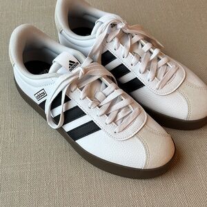 Adidas Women’s VL Court 3.0 sneaker size 8 -New